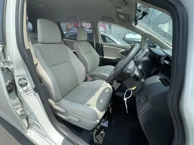 トヨタ ウィッシュ 1．8X 滋賀県 2012(平24)年 10.9万km ホワイトパールクリスタルシャイン 純正SDナビ/【フルセグTV、CD・DVD再生可能、Bluetooth】/バックカメラ/横滑り防止装置/ETC/社外15インチAW/リモコンキー/純正フロアマット/スペアキー/取扱説明書/保証書