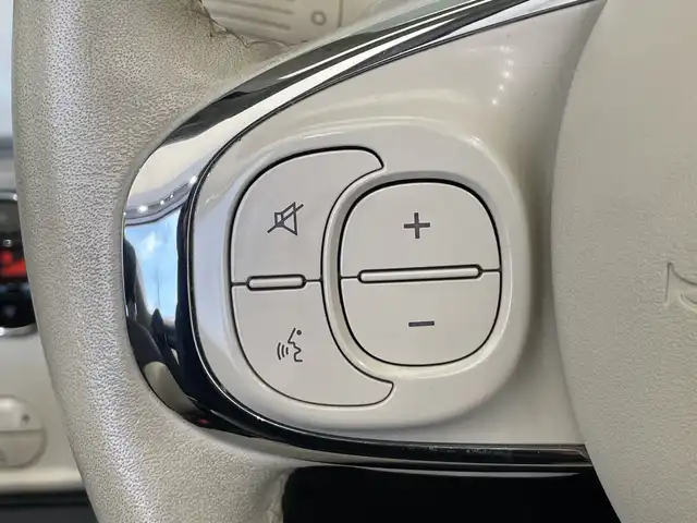 フィアット フィアット ５００Ｃ ツインエア ドルチェヴィータ 栃木県 2023(令5)年 2.5万km 白 ワンオーナー/純正ディスプレイオーディオ/（Bluetooth・USB）/サンルーフ/バックカメラ/前方ドライブレコーダー/専用革調シートカバー/スカッフプレート/MTモード付AT/純正アルミホイール/純正フロアマット/LEDヘッドライト/フォグランプ/禁煙車/リモコンキー/取扱説明書/保証書