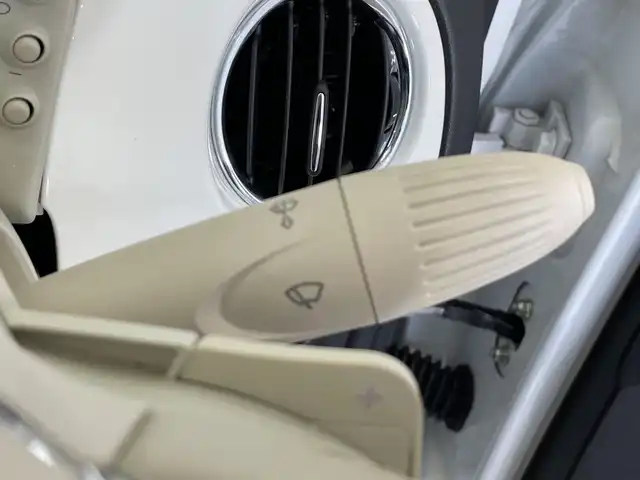 フィアット フィアット ５００Ｃ ツインエア ドルチェヴィータ 栃木県 2023(令5)年 2.5万km 白 ワンオーナー/純正ディスプレイオーディオ/（Bluetooth・USB）/サンルーフ/バックカメラ/前方ドライブレコーダー/専用革調シートカバー/スカッフプレート/MTモード付AT/純正アルミホイール/純正フロアマット/LEDヘッドライト/フォグランプ/禁煙車/リモコンキー/取扱説明書/保証書