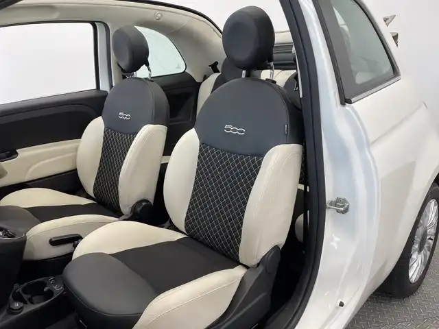 フィアット フィアット ５００Ｃ ツインエア ドルチェヴィータ 栃木県 2023(令5)年 2.5万km 白 ワンオーナー/純正ディスプレイオーディオ/（Bluetooth・USB）/サンルーフ/バックカメラ/前方ドライブレコーダー/専用革調シートカバー/スカッフプレート/MTモード付AT/純正アルミホイール/純正フロアマット/LEDヘッドライト/フォグランプ/禁煙車/リモコンキー/取扱説明書/保証書