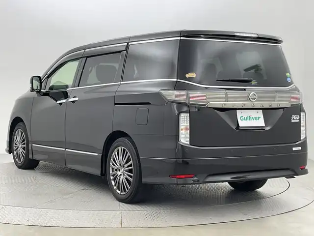 日産 エルグランド 250HWS プレミアム アーバンクロム 新潟県 2020(令2)年 2.8万km ファントムブラック フリップダウンモニター/両側パワースライドドア/パワーバックドア/レーダークルーズコントロール/LEDオートライト/レザーシート/シートヒーター/パワーシート/シートメモリー/オットマン/純正アルミホイール/ステアリングスイッチ/USBポート/スマートキー/ビルトインETC