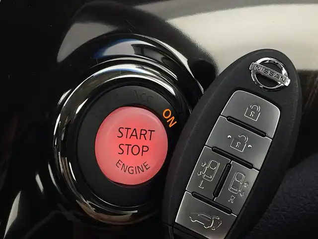 日産 エルグランド 250HWS プレミアム アーバンクロム 新潟県 2020(令2)年 2.8万km ファントムブラック フリップダウンモニター/両側パワースライドドア/パワーバックドア/レーダークルーズコントロール/LEDオートライト/レザーシート/シートヒーター/パワーシート/シートメモリー/オットマン/純正アルミホイール/ステアリングスイッチ/USBポート/スマートキー/ビルトインETC