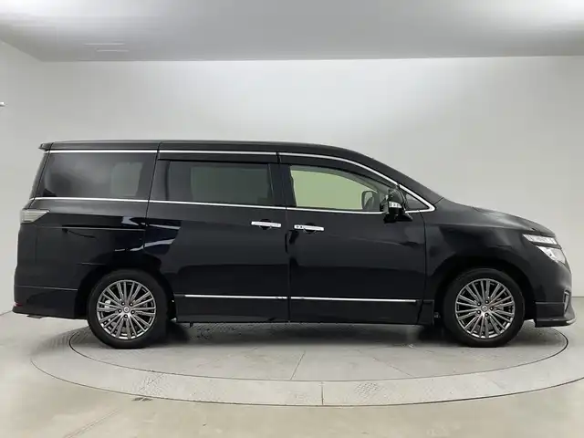 日産 エルグランド 250HWS プレミアム アーバンクロム 新潟県 2020(令2)年 2.8万km ファントムブラック フリップダウンモニター/両側パワースライドドア/パワーバックドア/レーダークルーズコントロール/LEDオートライト/レザーシート/シートヒーター/パワーシート/シートメモリー/オットマン/純正アルミホイール/ステアリングスイッチ/USBポート/スマートキー/ビルトインETC