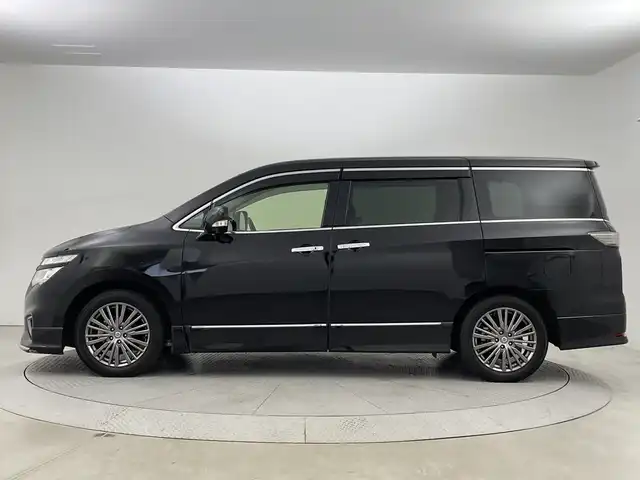 日産 エルグランド 250HWS プレミアム アーバンクロム 新潟県 2020(令2)年 2.8万km ファントムブラック フリップダウンモニター/両側パワースライドドア/パワーバックドア/レーダークルーズコントロール/LEDオートライト/レザーシート/シートヒーター/パワーシート/シートメモリー/オットマン/純正アルミホイール/ステアリングスイッチ/USBポート/スマートキー/ビルトインETC