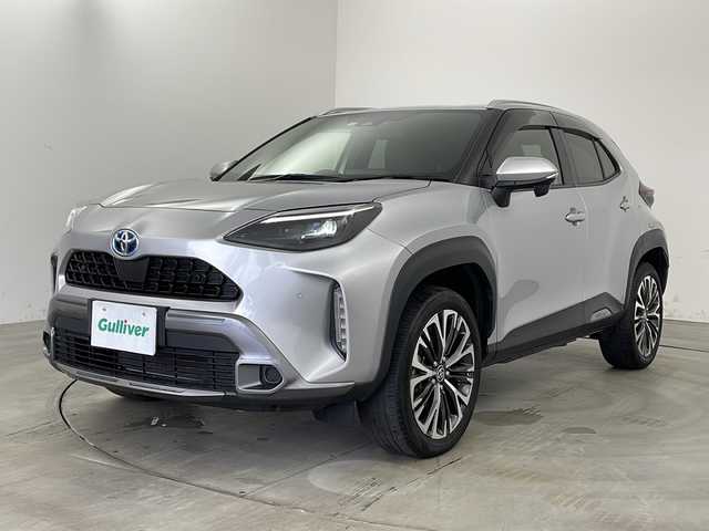 トヨタ ヤリスクロス ハイブリッド Z アドベンチャー 兵庫県 2022(令4)年 3.3万km シルバーメタリック ・純正ディスプレイオーディオ&TV&BT&USB&Miracast/・バックカメラ/・トヨタセーフティセンス/・プリクラッシュセーフティ/・レーントレーシングアシスト/・レーダークルーズコントロール/・オートマチックハイビーム/・ロードサインアシスト/・車両接近通報装置/・クリアランスソナー/・LEDサイドターンランプ付オート電動格納式リモコンカラードドアミラー＋補助ミラー/・パーキングサポートブレーキ/・ヒルスタートアシストコントロール/・先行車発進告知機能/・nanoeX/・ハーフレザーシート/・前席シートヒーター/・パワーシート/・ステアリングヒーター/・ビルトインETC/・純正18インチアルミホイール/・純正フロアマット/・オートブレーキホールド/・電動パーキングブレーキ/・LEDオートライト/・横滑り防止装置/・W＋サイドエアバック/・カーテンエアバック/・スマートキー/・プッシュスタート/・ドアバイザー