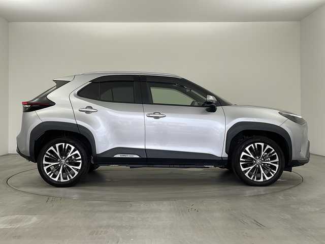 トヨタ ヤリスクロス ハイブリッド Z アドベンチャー 兵庫県 2022(令4)年 3.3万km シルバーメタリック ・純正ディスプレイオーディオ&TV&BT&USB&Miracast/・バックカメラ/・トヨタセーフティセンス/・プリクラッシュセーフティ/・レーントレーシングアシスト/・レーダークルーズコントロール/・オートマチックハイビーム/・ロードサインアシスト/・車両接近通報装置/・クリアランスソナー/・LEDサイドターンランプ付オート電動格納式リモコンカラードドアミラー＋補助ミラー/・パーキングサポートブレーキ/・ヒルスタートアシストコントロール/・先行車発進告知機能/・nanoeX/・ハーフレザーシート/・前席シートヒーター/・パワーシート/・ステアリングヒーター/・ビルトインETC/・純正18インチアルミホイール/・純正フロアマット/・オートブレーキホールド/・電動パーキングブレーキ/・LEDオートライト/・横滑り防止装置/・W＋サイドエアバック/・カーテンエアバック/・スマートキー/・プッシュスタート/・ドアバイザー