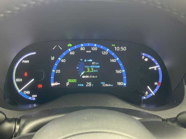 トヨタ ヤリスクロス ハイブリッド Z アドベンチャー 兵庫県 2022(令4)年 3.3万km シルバーメタリック ・純正ディスプレイオーディオ&TV&BT&USB&Miracast/・バックカメラ/・トヨタセーフティセンス/・プリクラッシュセーフティ/・レーントレーシングアシスト/・レーダークルーズコントロール/・オートマチックハイビーム/・ロードサインアシスト/・車両接近通報装置/・クリアランスソナー/・LEDサイドターンランプ付オート電動格納式リモコンカラードドアミラー＋補助ミラー/・パーキングサポートブレーキ/・ヒルスタートアシストコントロール/・先行車発進告知機能/・nanoeX/・ハーフレザーシート/・前席シートヒーター/・パワーシート/・ステアリングヒーター/・ビルトインETC/・純正18インチアルミホイール/・純正フロアマット/・オートブレーキホールド/・電動パーキングブレーキ/・LEDオートライト/・横滑り防止装置/・W＋サイドエアバック/・カーテンエアバック/・スマートキー/・プッシュスタート/・ドアバイザー
