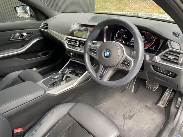ＢＭＷ ３２０ｉ Mスポーツ 福岡県 2020(令2)年 2.4万km ミネラルグレー インテリジェントセーフティ/アダプティブクルーズコントロール/ブラインドスポットモニター/レーンキープアシスト/純正ナビ/Applecarplay/全方位カメラ/バックカメラ/Bluetooth/LEDライト/オートハイビーム/パワーバックドア　/ハーフレザーシート/前席シートヒーター/ワイヤレス充電　/純正ドラレコ　/純正１８インチアルミホイール/ミラー一体型ETC
