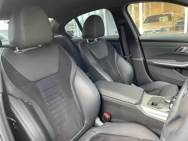 ＢＭＷ ３２０ｉ Mスポーツ 福岡県 2020(令2)年 2.4万km ミネラルグレー インテリジェントセーフティ/アダプティブクルーズコントロール/ブラインドスポットモニター/レーンキープアシスト/純正ナビ/Applecarplay/全方位カメラ/バックカメラ/Bluetooth/LEDライト/オートハイビーム/パワーバックドア　/ハーフレザーシート/前席シートヒーター/ワイヤレス充電　/純正ドラレコ　/純正１８インチアルミホイール/ミラー一体型ETC