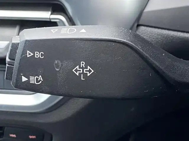 ＢＭＷ ３２０ｉ Mスポーツ 福岡県 2020(令2)年 2.4万km ミネラルグレー インテリジェントセーフティ/アダプティブクルーズコントロール/ブラインドスポットモニター/レーンキープアシスト/純正ナビ/Applecarplay/全方位カメラ/バックカメラ/Bluetooth/LEDライト/オートハイビーム/パワーバックドア　/ハーフレザーシート/前席シートヒーター/ワイヤレス充電　/純正ドラレコ　/純正１８インチアルミホイール/ミラー一体型ETC