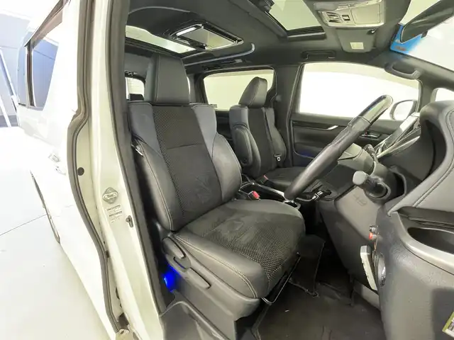 トヨタ ヴェルファイア Z Aエディション ゴールデンアイズ 滋賀県 2016(平28)年 6.2万km ホワイトパールクリスタルシャイン アルパイン社製１１インチナビ/バックカメラ/アルパイン社製フリップダウンモニター/サンルーフ/両側パワースライドドア/パワーリアゲート/助手席＋2列目オットマン/コーナーセンサー/ＭＴモード付ＡＴ/ビルトインＥＴＣ/電動パーキングブレーキ/オートホールドブレーキ/ハーフレザーシート