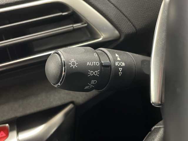 プジョー ５００８ GT ブルーHDi 福島県 2020(令2)年 4万km エメラルドクリスタル １オーナー　サンルーフ　全方位　メーカーナビ　ハーフレザーシート　ルーフレール　クルコン　ＥＴＣ　シートヒーター　パワーバックドア　クリアランスソナー　衝突軽減　レーンキープ　純正アルミホイール有