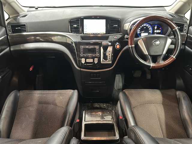 日産 エルグランド 250ハイウェイスター 熊本県 2013(平25)年 13.3万km ファントムブラック 社外ナビ（フルセグＴＶ／ＢＴ）/プッシュスタート　/パワーステアリング　/パワーウィンドウ　/両側電動　/ＥＴＣ　/バックカメラ　/ＷＡＣ　/後席モニター