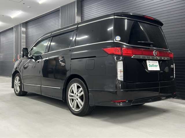 日産 エルグランド 250ハイウェイスター 熊本県 2013(平25)年 13.3万km ファントムブラック 社外ナビ（フルセグＴＶ／ＢＴ）/プッシュスタート　/パワーステアリング　/パワーウィンドウ　/両側電動　/ＥＴＣ　/バックカメラ　/ＷＡＣ　/後席モニター
