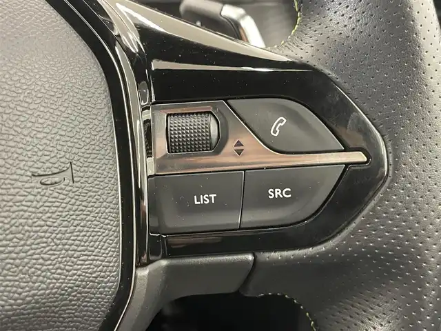 プジョー ２００８ GTライン 岡山県 2020(令2)年 3.2万km ネイクルホワイト 純正ディスプレイオーディオ/・Ｂｌｕｅｔｏｏｔｈ/・アップルカープレイ/・アンドロイドオート/ハンズフリーアクセス/バックカメラ/アンビエンスライト/コーナーセンサー/ＡＣＣ/ワイヤレスチャージ/ディレクショナルヘッドライト/インテリジェントハイビーム/アクティブセーフティーブレーキ/トラフィックサインインフォメーション/ブラインドスポットアシスト/疲労検知システム