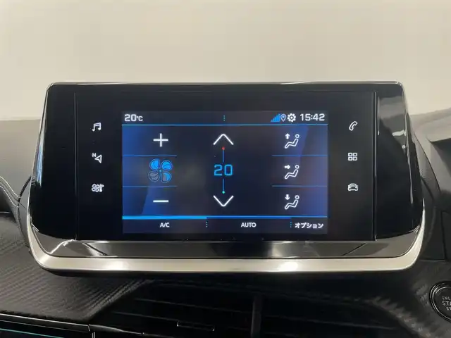 プジョー ２００８ GTライン 岡山県 2020(令2)年 3.2万km ネイクルホワイト 純正ディスプレイオーディオ/・Ｂｌｕｅｔｏｏｔｈ/・アップルカープレイ/・アンドロイドオート/ハンズフリーアクセス/バックカメラ/アンビエンスライト/コーナーセンサー/ＡＣＣ/ワイヤレスチャージ/ディレクショナルヘッドライト/インテリジェントハイビーム/アクティブセーフティーブレーキ/トラフィックサインインフォメーション/ブラインドスポットアシスト/疲労検知システム