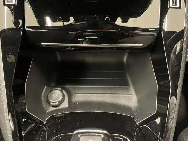 プジョー ２００８ GTライン 岡山県 2020(令2)年 3.2万km ネイクルホワイト 純正ディスプレイオーディオ/・Ｂｌｕｅｔｏｏｔｈ/・アップルカープレイ/・アンドロイドオート/ハンズフリーアクセス/バックカメラ/アンビエンスライト/コーナーセンサー/ＡＣＣ/ワイヤレスチャージ/ディレクショナルヘッドライト/インテリジェントハイビーム/アクティブセーフティーブレーキ/トラフィックサインインフォメーション/ブラインドスポットアシスト/疲労検知システム