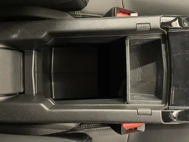 プジョー ２００８ GTライン 岡山県 2020(令2)年 3.2万km ネイクルホワイト 純正ディスプレイオーディオ/・Ｂｌｕｅｔｏｏｔｈ/・アップルカープレイ/・アンドロイドオート/ハンズフリーアクセス/バックカメラ/アンビエンスライト/コーナーセンサー/ＡＣＣ/ワイヤレスチャージ/ディレクショナルヘッドライト/インテリジェントハイビーム/アクティブセーフティーブレーキ/トラフィックサインインフォメーション/ブラインドスポットアシスト/疲労検知システム