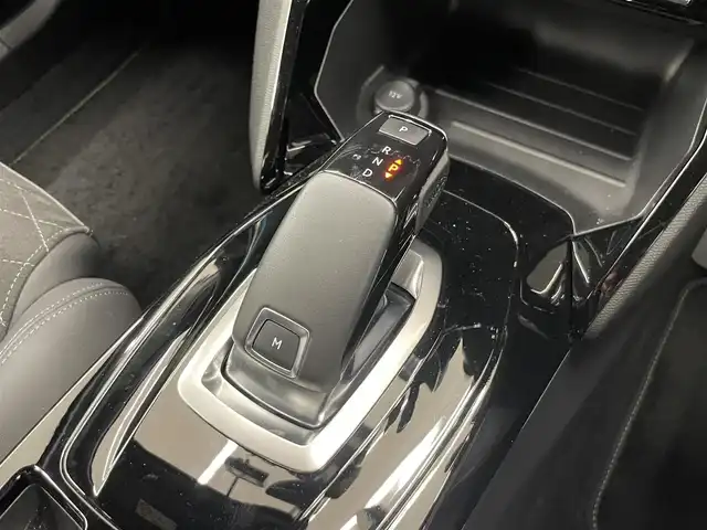 プジョー ２００８ GTライン 岡山県 2020(令2)年 3.2万km ネイクルホワイト 純正ディスプレイオーディオ/・Ｂｌｕｅｔｏｏｔｈ/・アップルカープレイ/・アンドロイドオート/ハンズフリーアクセス/バックカメラ/アンビエンスライト/コーナーセンサー/ＡＣＣ/ワイヤレスチャージ/ディレクショナルヘッドライト/インテリジェントハイビーム/アクティブセーフティーブレーキ/トラフィックサインインフォメーション/ブラインドスポットアシスト/疲労検知システム