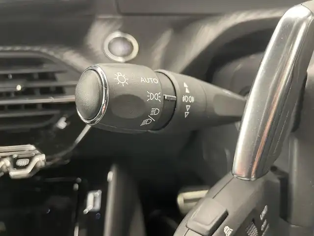 プジョー ２００８ GTライン 岡山県 2020(令2)年 3.2万km ネイクルホワイト 純正ディスプレイオーディオ/・Ｂｌｕｅｔｏｏｔｈ/・アップルカープレイ/・アンドロイドオート/ハンズフリーアクセス/バックカメラ/アンビエンスライト/コーナーセンサー/ＡＣＣ/ワイヤレスチャージ/ディレクショナルヘッドライト/インテリジェントハイビーム/アクティブセーフティーブレーキ/トラフィックサインインフォメーション/ブラインドスポットアシスト/疲労検知システム