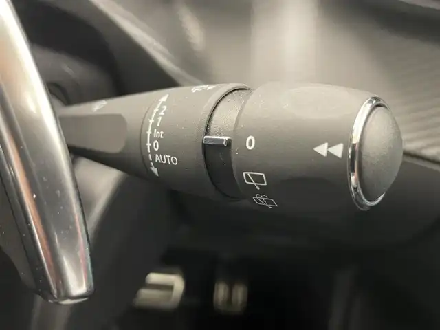 プジョー ２００８ GTライン 岡山県 2020(令2)年 3.2万km ネイクルホワイト 純正ディスプレイオーディオ/・Ｂｌｕｅｔｏｏｔｈ/・アップルカープレイ/・アンドロイドオート/ハンズフリーアクセス/バックカメラ/アンビエンスライト/コーナーセンサー/ＡＣＣ/ワイヤレスチャージ/ディレクショナルヘッドライト/インテリジェントハイビーム/アクティブセーフティーブレーキ/トラフィックサインインフォメーション/ブラインドスポットアシスト/疲労検知システム