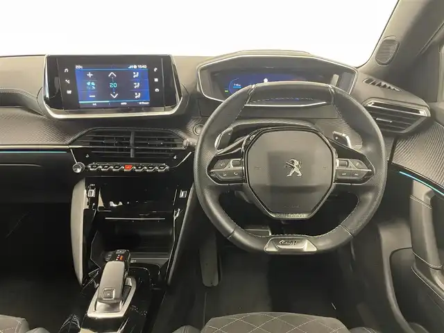 プジョー ２００８ GTライン 岡山県 2020(令2)年 3.2万km ネイクルホワイト 純正ディスプレイオーディオ/・Ｂｌｕｅｔｏｏｔｈ/・アップルカープレイ/・アンドロイドオート/ハンズフリーアクセス/バックカメラ/アンビエンスライト/コーナーセンサー/ＡＣＣ/ワイヤレスチャージ/ディレクショナルヘッドライト/インテリジェントハイビーム/アクティブセーフティーブレーキ/トラフィックサインインフォメーション/ブラインドスポットアシスト/疲労検知システム