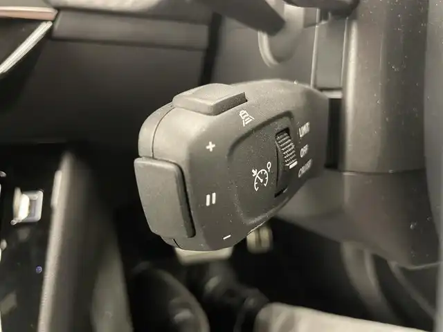 プジョー ２００８ GTライン 岡山県 2020(令2)年 3.2万km ネイクルホワイト 純正ディスプレイオーディオ/・Ｂｌｕｅｔｏｏｔｈ/・アップルカープレイ/・アンドロイドオート/ハンズフリーアクセス/バックカメラ/アンビエンスライト/コーナーセンサー/ＡＣＣ/ワイヤレスチャージ/ディレクショナルヘッドライト/インテリジェントハイビーム/アクティブセーフティーブレーキ/トラフィックサインインフォメーション/ブラインドスポットアシスト/疲労検知システム