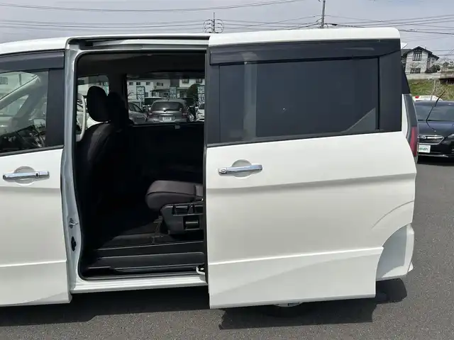 日産 セレナ ハイウェイスター G 岡山県 2017(平29)年 2.5万km ブリリアントホワイトパール 純正SDナビ/(CD/BT/フルセグTV)/バックカメラ/衝突被害軽減ブレーキ/クルーズコントロール/両側パワースライドドア/ハンズフリーオートスライドドア/横滑り防止装置/ETC/ドライブレコーダー/アイドリングストップ/LEDヘッドライト/フォグランプ/オートライト/ウィンカーミラー/電動格納ミラー/純正アルミホイール/シートリフター/プッシュスタート/スマートキー/フロアマット/ドアバイザー