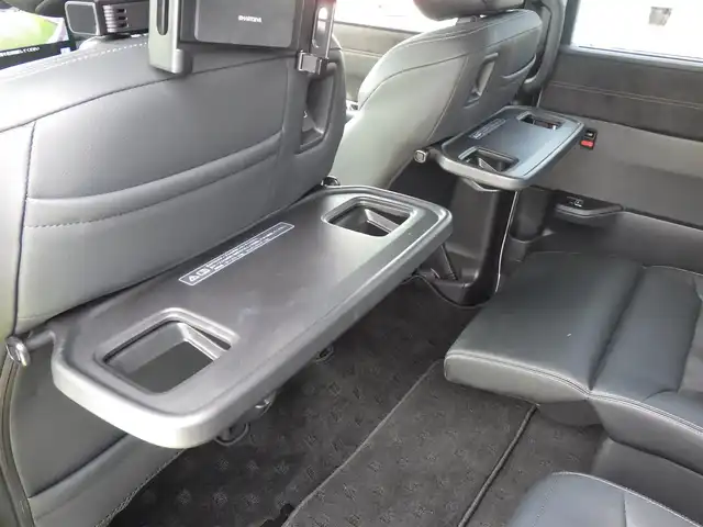 ホンダ ステップワゴン スパーダ eHEV プレミアムライン 千葉県 2023(令5)年 1.2万km プラチナホワイトパール ホンダセンシング/・衝突軽減ブレーキ（CMBS）/・車線維持支援システム（LKAS）/・アダプティブクルーズコントロール（ACC）/・誤発進抑制機能/・後方誤発進抑制機能/・ブラインドスポットインフォメーション/両側パワースライドドア/パワーバックドア/純正コネクトナビ/地デジTV/【DVD/CD再生機能　Bluetooth接続】/【Apple CarPlay　Android Auto対応】/マルチビューカメラシステム/ハーフレザーシート/前席シートヒーター/後席オットマン/ステアリングスイッチ/ETC/LEDヘッドライト/ウインカーミラー/コーナーセンサー/純正17インチアルミホイル/サイド/カーテンエアバッグ/Honda スマートキー