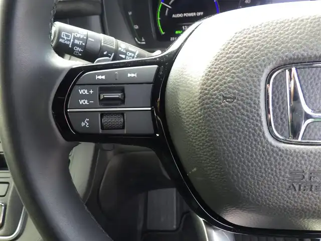 ホンダ ステップワゴン スパーダ eHEV プレミアムライン 千葉県 2023(令5)年 1.2万km プラチナホワイトパール ホンダセンシング/・衝突軽減ブレーキ（CMBS）/・車線維持支援システム（LKAS）/・アダプティブクルーズコントロール（ACC）/・誤発進抑制機能/・後方誤発進抑制機能/・ブラインドスポットインフォメーション/両側パワースライドドア/パワーバックドア/純正コネクトナビ/地デジTV/【DVD/CD再生機能　Bluetooth接続】/【Apple CarPlay　Android Auto対応】/マルチビューカメラシステム/ハーフレザーシート/前席シートヒーター/後席オットマン/ステアリングスイッチ/ETC/LEDヘッドライト/ウインカーミラー/コーナーセンサー/純正17インチアルミホイル/サイド/カーテンエアバッグ/Honda スマートキー