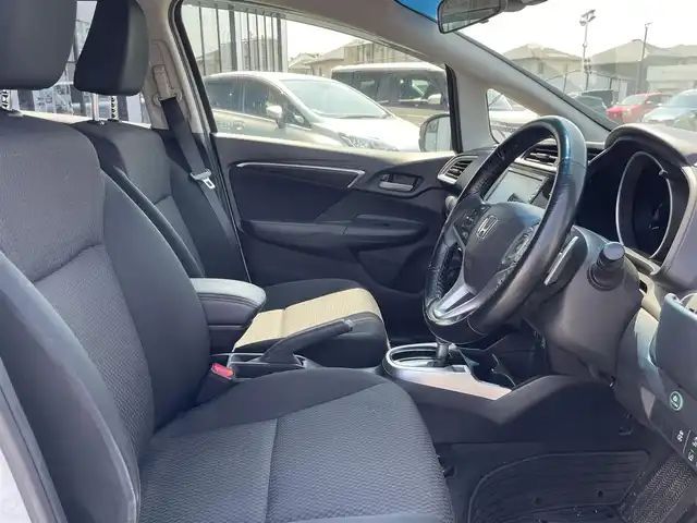 ホンダ フィット 13G S ホンダセンシング 長崎県 2019(令1)年 3.6万km プラチナホワイトパール ワンオーナー/純正ナビ/（SD/BT/USB/CD）/純正ドライブレコーダー/ホンダセンシング/アイドリングストップ/ビルトインETC/オートライト/LEDヘッドライト/パドルシフト/ステアリングスイッチ/レーンキープアシスト/レーダークルーズコントロール/スマートキー/スペアキー/純正フロアマット