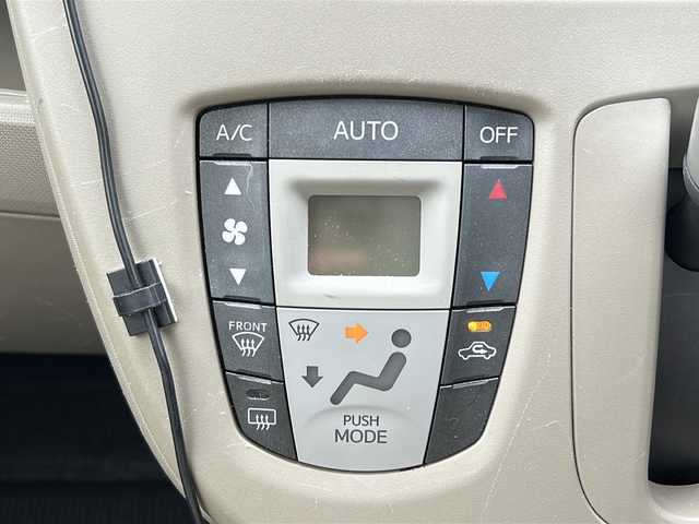ダイハツ ムーヴ X SA 佐賀県 2013(平25)年 5.2万km パールホワイトⅢ ポータブルナビ(CN-GP530D)/衝突軽減システム/オートライト/スマートキー/アイドリングストップ/革巻きステアリング/布系シート/純正アルミホイール/パワーウィンドウ/パワーステアリング/AAC/ABS/横滑り防止装置/盗難防止装置/保証書/点検記録簿(H26、R1)
