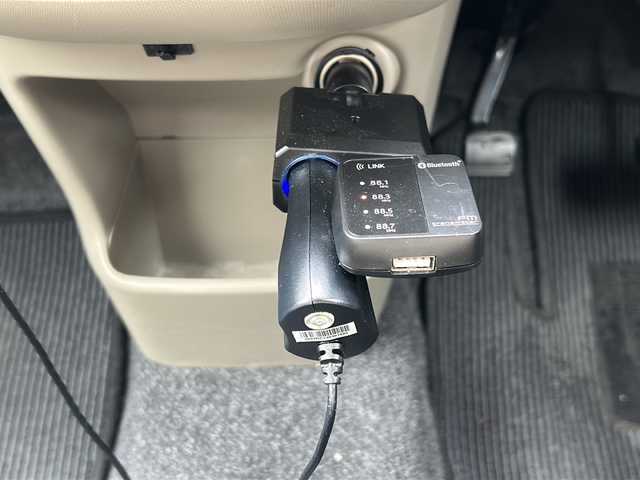 ダイハツ ムーヴ X SA 佐賀県 2013(平25)年 5.2万km パールホワイトⅢ ポータブルナビ(CN-GP530D)/衝突軽減システム/オートライト/スマートキー/アイドリングストップ/革巻きステアリング/布系シート/純正アルミホイール/パワーウィンドウ/パワーステアリング/AAC/ABS/横滑り防止装置/盗難防止装置/保証書/点検記録簿(H26、R1)