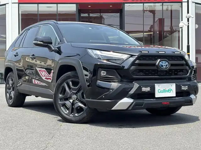 トヨタ ＲＡＶ４ ハイブリッド アドベンチャー 宮城県 2023(令5)年 3.2万km アティチュードブラックマイカ 登録時走行距離３１８２３ｋｍ/純正ディスプレイオーディオ（ナビ機能付）/・フルセグテレビ/・Bluetooth/・ミラキャスト/・FM/AM/レーダークルーズコントロール/レーントレーシングアシスト/プリクラッシュセーフティ/ブラインドスポットモニター/ロードサインアシスト/電動パーキングブレーキ/ブレーキホールド/ETC2.0/ドライブレコーダー/オートライト/オートマチックハイビーム/パワーシート（D席・シートメモリー付）/シートヒーター/シートエアコン/ステアリングヒーター/ルーフレール/ウインカーミラー/LEDヘッドライト/プッシュスタート