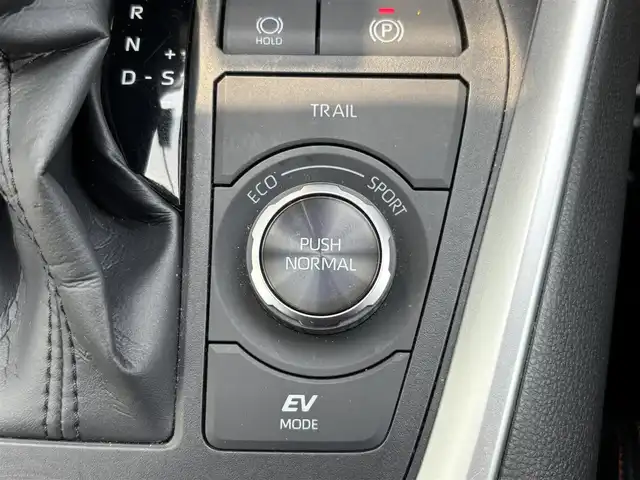 トヨタ ＲＡＶ４ ハイブリッド アドベンチャー 宮城県 2023(令5)年 3.2万km アティチュードブラックマイカ 登録時走行距離３１８２３ｋｍ/純正ディスプレイオーディオ（ナビ機能付）/・フルセグテレビ/・Bluetooth/・ミラキャスト/・FM/AM/レーダークルーズコントロール/レーントレーシングアシスト/プリクラッシュセーフティ/ブラインドスポットモニター/ロードサインアシスト/電動パーキングブレーキ/ブレーキホールド/ETC2.0/ドライブレコーダー/オートライト/オートマチックハイビーム/パワーシート（D席・シートメモリー付）/シートヒーター/シートエアコン/ステアリングヒーター/ルーフレール/ウインカーミラー/LEDヘッドライト/プッシュスタート