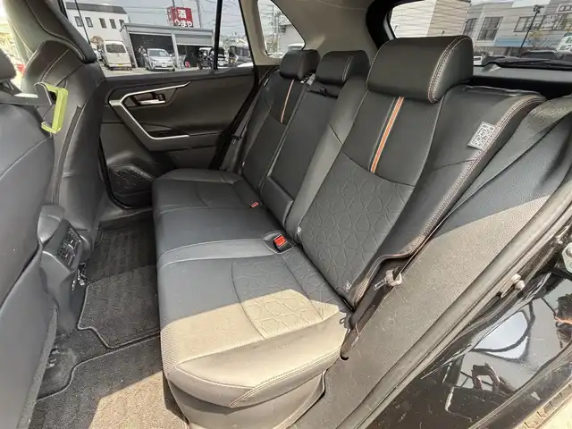 トヨタ ＲＡＶ４ ハイブリッド アドベンチャー 宮城県 2023(令5)年 3.2万km アティチュードブラックマイカ 登録時走行距離３１８２３ｋｍ/純正ディスプレイオーディオ（ナビ機能付）/・フルセグテレビ/・Bluetooth/・ミラキャスト/・FM/AM/レーダークルーズコントロール/レーントレーシングアシスト/プリクラッシュセーフティ/ブラインドスポットモニター/ロードサインアシスト/電動パーキングブレーキ/ブレーキホールド/ETC2.0/ドライブレコーダー/オートライト/オートマチックハイビーム/パワーシート（D席・シートメモリー付）/シートヒーター/シートエアコン/ステアリングヒーター/ルーフレール/ウインカーミラー/LEDヘッドライト/プッシュスタート