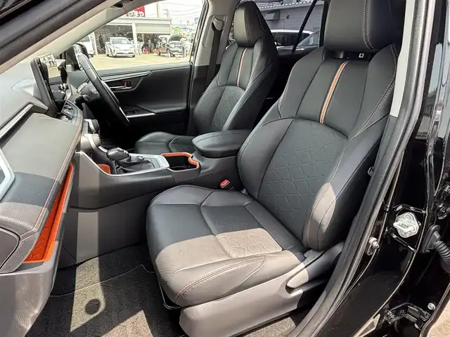 トヨタ ＲＡＶ４ ハイブリッド アドベンチャー 宮城県 2023(令5)年 3.2万km アティチュードブラックマイカ 登録時走行距離３１８２３ｋｍ/純正ディスプレイオーディオ（ナビ機能付）/・フルセグテレビ/・Bluetooth/・ミラキャスト/・FM/AM/レーダークルーズコントロール/レーントレーシングアシスト/プリクラッシュセーフティ/ブラインドスポットモニター/ロードサインアシスト/電動パーキングブレーキ/ブレーキホールド/ETC2.0/ドライブレコーダー/オートライト/オートマチックハイビーム/パワーシート（D席・シートメモリー付）/シートヒーター/シートエアコン/ステアリングヒーター/ルーフレール/ウインカーミラー/LEDヘッドライト/プッシュスタート