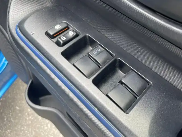 トヨタ アクア S 茨城県 2015(平27)年 9.8万km コバルトブルーメタリック 純正ナビ/Bluetooth/CD、DVD/ワンセグTV/バックカメラ/プッシュスタート/ETC/横滑り防止装置/電格ミラー/ステアリングリモコン/オートライト