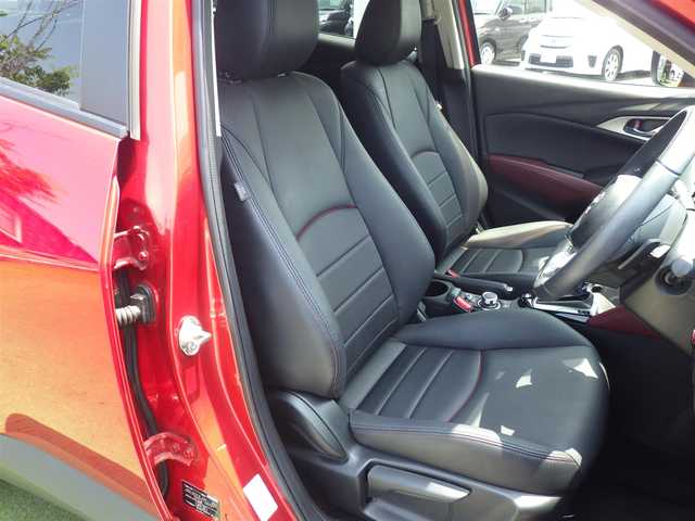 マツダ ＣＸ－３ 20S プロアクティブ 千葉県 2017(平29)年 3.3万km ソウルレッドクリスタルM スマートシティブレーキサポート/ブラインドスポットモニタリング/レーンキープ・アシスト・システム/アクティブ・ドライビング・ディスプレイ/ハーフレザーシート/純正SDナビ/地デジTV/【DVD/CD再生機能　Bluetooth接続】/バックカメラ/革巻きステアリング/パドルシフト/LEDヘッドライト/フォグライト/ウインカーミラー/リアコーナーセンサー/純正18インチアルミホイル/サイド/カーテンエアバッグ/アドバンストキーレスエントリー