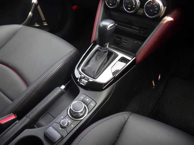 マツダ ＣＸ－３ 20S プロアクティブ 千葉県 2017(平29)年 3.3万km ソウルレッドクリスタルM スマートシティブレーキサポート/ブラインドスポットモニタリング/レーンキープ・アシスト・システム/アクティブ・ドライビング・ディスプレイ/ハーフレザーシート/純正SDナビ/地デジTV/【DVD/CD再生機能　Bluetooth接続】/バックカメラ/革巻きステアリング/パドルシフト/LEDヘッドライト/フォグライト/ウインカーミラー/リアコーナーセンサー/純正18インチアルミホイル/サイド/カーテンエアバッグ/アドバンストキーレスエントリー