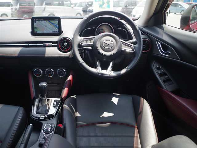 マツダ ＣＸ－３ 20S プロアクティブ 千葉県 2017(平29)年 3.3万km ソウルレッドクリスタルM スマートシティブレーキサポート/ブラインドスポットモニタリング/レーンキープ・アシスト・システム/アクティブ・ドライビング・ディスプレイ/ハーフレザーシート/純正SDナビ/地デジTV/【DVD/CD再生機能　Bluetooth接続】/バックカメラ/革巻きステアリング/パドルシフト/LEDヘッドライト/フォグライト/ウインカーミラー/リアコーナーセンサー/純正18インチアルミホイル/サイド/カーテンエアバッグ/アドバンストキーレスエントリー