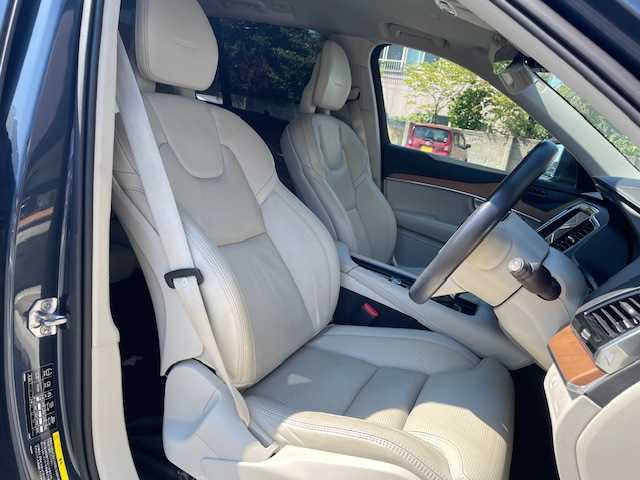ボルボ ＸＣ９０ D5 AWD インスクリプション 青森県 2020(令2)年 8.4万km デニムブルーメタリック 4WD/ターボ/白革シート/ハーマンカードンサウンド/ヘッドアップディスプレイ/バーチャルコックピット/３６０度カメラ/ＡＣＣ/ＡｐｐｌｅＣａｒＰｌａｙ/AndroidAuto/純正メモリーナビ/(フルセグTV/USB/Bt/CD)/自動駐車/自動発射/アダプティブクルーズコントロール/レーンキープアシスト/ブラインドスポット/前席メモリー付きパワーシート/全席シートヒーター/前席ベンチレーター/D席マッサージ機能/ステアリングヒーター/前後ドライブレコーダー/ＬＥＤオートライト/アクティブベンディングライト/コーナリングライト/LEDフォグランプ/純正20インチアルミホイール/パワーバックドア/ウインカーミラー/ルーフレール/ヘットライトウオッシャー/前後バンパーソナー/ステアリングスイッチ/パドルシフト/プッシュスタートシステム/W/サイド/カーテンエアバッグ/三列シート/横滑り防止機能/アイドリングストップ/ABS/スマートキーX2/取説・保証書
