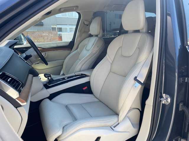 ボルボ ＸＣ９０ D5 AWD インスクリプション 青森県 2020(令2)年 8.4万km デニムブルーメタリック 4WD/ターボ/白革シート/ハーマンカードンサウンド/ヘッドアップディスプレイ/バーチャルコックピット/３６０度カメラ/ＡＣＣ/ＡｐｐｌｅＣａｒＰｌａｙ/AndroidAuto/純正メモリーナビ/(フルセグTV/USB/Bt/CD)/自動駐車/自動発射/アダプティブクルーズコントロール/レーンキープアシスト/ブラインドスポット/前席メモリー付きパワーシート/全席シートヒーター/前席ベンチレーター/D席マッサージ機能/ステアリングヒーター/前後ドライブレコーダー/ＬＥＤオートライト/アクティブベンディングライト/コーナリングライト/LEDフォグランプ/純正20インチアルミホイール/パワーバックドア/ウインカーミラー/ルーフレール/ヘットライトウオッシャー/前後バンパーソナー/ステアリングスイッチ/パドルシフト/プッシュスタートシステム/W/サイド/カーテンエアバッグ/三列シート/横滑り防止機能/アイドリングストップ/ABS/スマートキーX2/取説・保証書