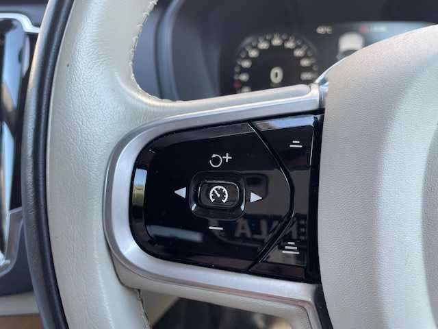 ボルボ ＸＣ９０ D5 AWD インスクリプション 青森県 2020(令2)年 8.4万km デニムブルーメタリック 4WD/ターボ/白革シート/ハーマンカードンサウンド/ヘッドアップディスプレイ/バーチャルコックピット/３６０度カメラ/ＡＣＣ/ＡｐｐｌｅＣａｒＰｌａｙ/AndroidAuto/純正メモリーナビ/(フルセグTV/USB/Bt/CD)/自動駐車/自動発射/アダプティブクルーズコントロール/レーンキープアシスト/ブラインドスポット/前席メモリー付きパワーシート/全席シートヒーター/前席ベンチレーター/D席マッサージ機能/ステアリングヒーター/前後ドライブレコーダー/ＬＥＤオートライト/アクティブベンディングライト/コーナリングライト/LEDフォグランプ/純正20インチアルミホイール/パワーバックドア/ウインカーミラー/ルーフレール/ヘットライトウオッシャー/前後バンパーソナー/ステアリングスイッチ/パドルシフト/プッシュスタートシステム/W/サイド/カーテンエアバッグ/三列シート/横滑り防止機能/アイドリングストップ/ABS/スマートキーX2/取説・保証書
