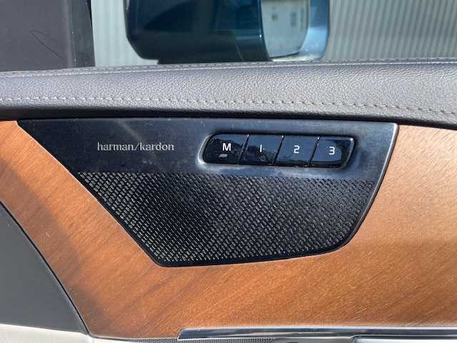 ボルボ ＸＣ９０ D5 AWD インスクリプション 青森県 2020(令2)年 8.4万km デニムブルーメタリック 4WD/ターボ/白革シート/ハーマンカードンサウンド/ヘッドアップディスプレイ/バーチャルコックピット/３６０度カメラ/ＡＣＣ/ＡｐｐｌｅＣａｒＰｌａｙ/AndroidAuto/純正メモリーナビ/(フルセグTV/USB/Bt/CD)/自動駐車/自動発射/アダプティブクルーズコントロール/レーンキープアシスト/ブラインドスポット/前席メモリー付きパワーシート/全席シートヒーター/前席ベンチレーター/D席マッサージ機能/ステアリングヒーター/前後ドライブレコーダー/ＬＥＤオートライト/アクティブベンディングライト/コーナリングライト/LEDフォグランプ/純正20インチアルミホイール/パワーバックドア/ウインカーミラー/ルーフレール/ヘットライトウオッシャー/前後バンパーソナー/ステアリングスイッチ/パドルシフト/プッシュスタートシステム/W/サイド/カーテンエアバッグ/三列シート/横滑り防止機能/アイドリングストップ/ABS/スマートキーX2/取説・保証書