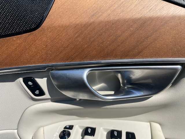 ボルボ ＸＣ９０ D5 AWD インスクリプション 青森県 2020(令2)年 8.4万km デニムブルーメタリック 4WD/ターボ/白革シート/ハーマンカードンサウンド/ヘッドアップディスプレイ/バーチャルコックピット/３６０度カメラ/ＡＣＣ/ＡｐｐｌｅＣａｒＰｌａｙ/AndroidAuto/純正メモリーナビ/(フルセグTV/USB/Bt/CD)/自動駐車/自動発射/アダプティブクルーズコントロール/レーンキープアシスト/ブラインドスポット/前席メモリー付きパワーシート/全席シートヒーター/前席ベンチレーター/D席マッサージ機能/ステアリングヒーター/前後ドライブレコーダー/ＬＥＤオートライト/アクティブベンディングライト/コーナリングライト/LEDフォグランプ/純正20インチアルミホイール/パワーバックドア/ウインカーミラー/ルーフレール/ヘットライトウオッシャー/前後バンパーソナー/ステアリングスイッチ/パドルシフト/プッシュスタートシステム/W/サイド/カーテンエアバッグ/三列シート/横滑り防止機能/アイドリングストップ/ABS/スマートキーX2/取説・保証書