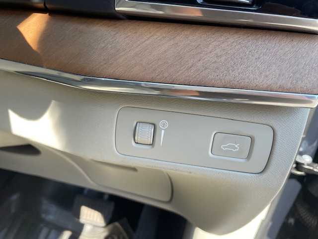 ボルボ ＸＣ９０ D5 AWD インスクリプション 青森県 2020(令2)年 8.4万km デニムブルーメタリック 4WD/ターボ/白革シート/ハーマンカードンサウンド/ヘッドアップディスプレイ/バーチャルコックピット/３６０度カメラ/ＡＣＣ/ＡｐｐｌｅＣａｒＰｌａｙ/AndroidAuto/純正メモリーナビ/(フルセグTV/USB/Bt/CD)/自動駐車/自動発射/アダプティブクルーズコントロール/レーンキープアシスト/ブラインドスポット/前席メモリー付きパワーシート/全席シートヒーター/前席ベンチレーター/D席マッサージ機能/ステアリングヒーター/前後ドライブレコーダー/ＬＥＤオートライト/アクティブベンディングライト/コーナリングライト/LEDフォグランプ/純正20インチアルミホイール/パワーバックドア/ウインカーミラー/ルーフレール/ヘットライトウオッシャー/前後バンパーソナー/ステアリングスイッチ/パドルシフト/プッシュスタートシステム/W/サイド/カーテンエアバッグ/三列シート/横滑り防止機能/アイドリングストップ/ABS/スマートキーX2/取説・保証書
