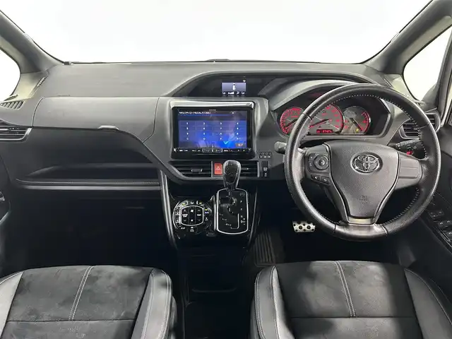 トヨタ ヴォクシー ZS G’s 大阪府 2016(平28)年 6.8万km ホワイトパールクリスタルシャイン ALPINE9incナビ(フルセグ/DVD再生/Bluetooth) Bカメラ 後席モニター ETC ハーフレザー 衝突軽減 トヨタセーフティセンス スマートキー Pスタート オートライト