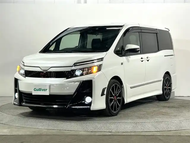 トヨタ ヴォクシー ZS G’s 大阪府 2016(平28)年 6.8万km ホワイトパールクリスタルシャイン ALPINE9incナビ(フルセグ/DVD再生/Bluetooth) Bカメラ 後席モニター ETC ハーフレザー 衝突軽減 トヨタセーフティセンス スマートキー Pスタート オートライト