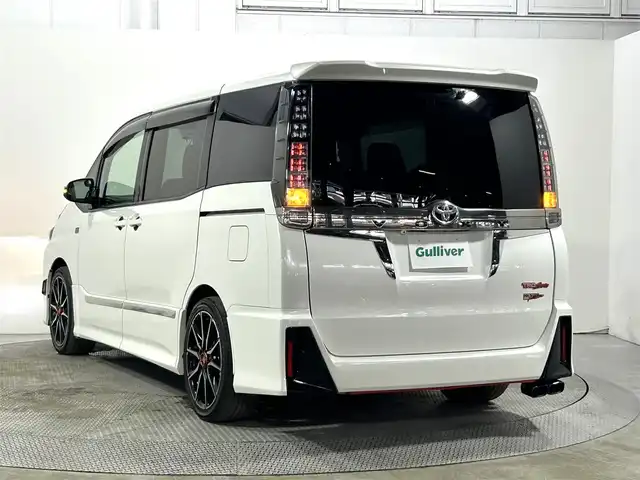 トヨタ ヴォクシー ZS G’s 大阪府 2016(平28)年 6.8万km ホワイトパールクリスタルシャイン ALPINE9incナビ(フルセグ/DVD再生/Bluetooth) Bカメラ 後席モニター ETC ハーフレザー 衝突軽減 トヨタセーフティセンス スマートキー Pスタート オートライト